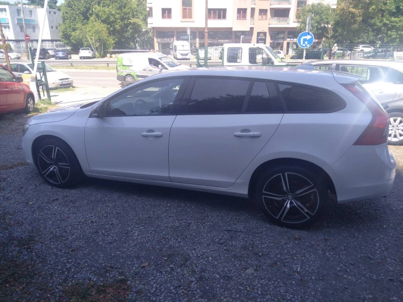 Volvo V60 2.0D, снимка 7 - Автомобили и джипове - 51336568