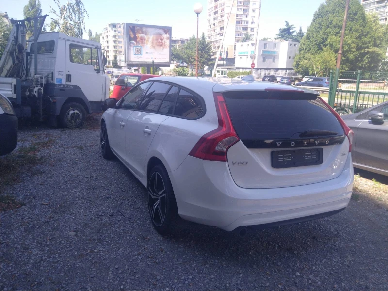 Volvo V60 2.0D, снимка 6 - Автомобили и джипове - 51336568