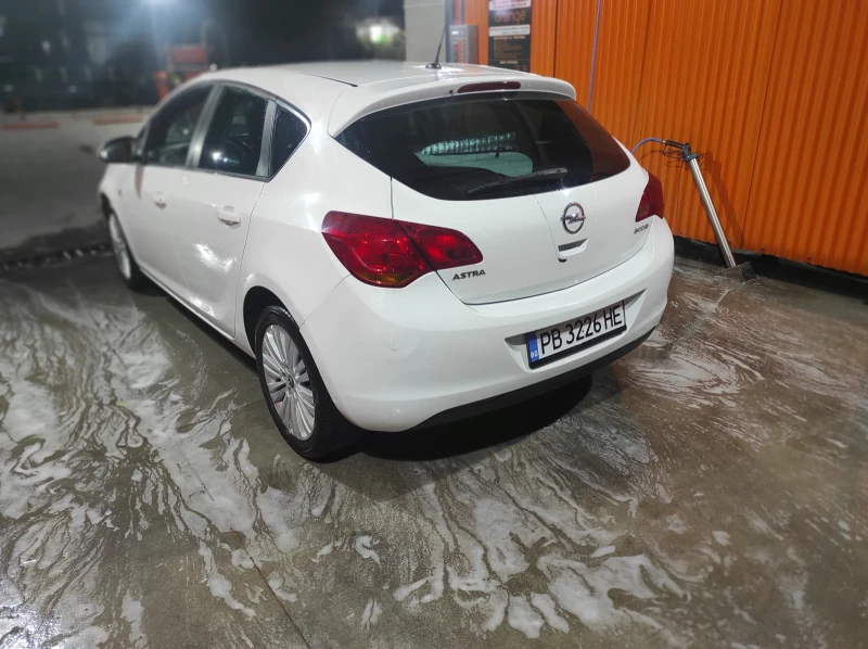 Opel Astra 1.3 CDTI, снимка 4 - Автомобили и джипове - 51737577