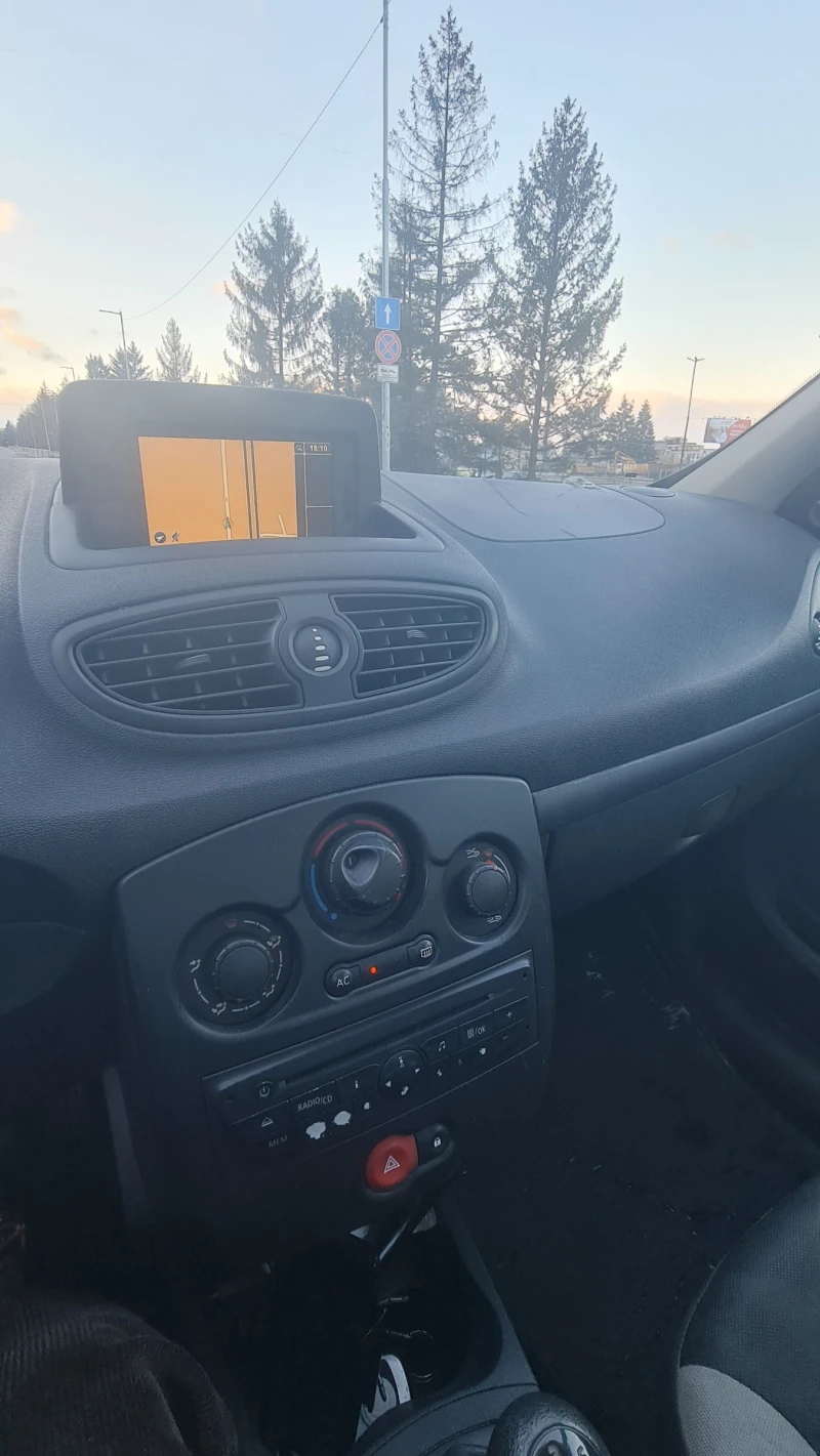 Renault Clio, снимка 16 - Автомобили и джипове - 52940231