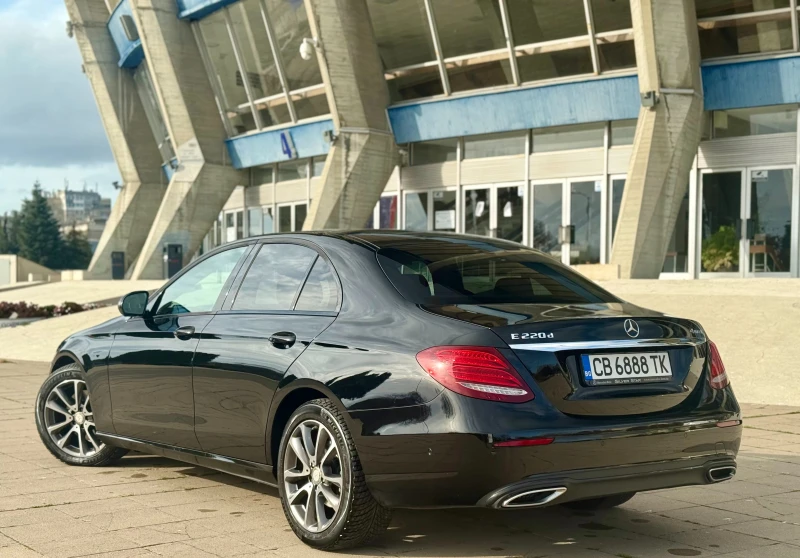Mercedes-Benz E 220 AMG* 9G-Tronic* 4Matic* MultiBeam* CarPlay* Лизинг, снимка 4 - Автомобили и джипове - 53024903