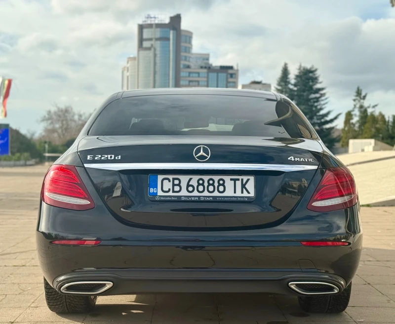 Mercedes-Benz E 220 AMG* 9G-Tronic* 4Matic* MultiBeam* CarPlay* Лизинг, снимка 5 - Автомобили и джипове - 53024903
