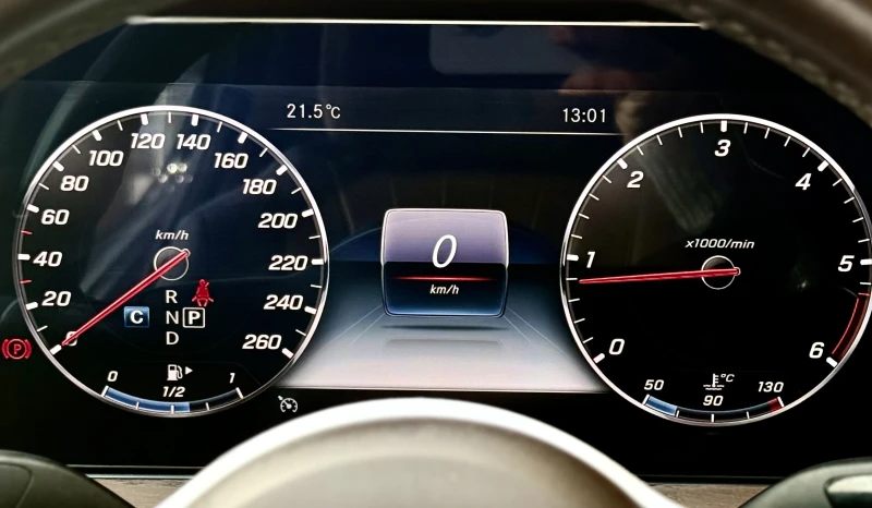 Mercedes-Benz E 220 AMG* 9G-Tronic* 4Matic* MultiBeam* CarPlay* Лизинг, снимка 11 - Автомобили и джипове - 53024903