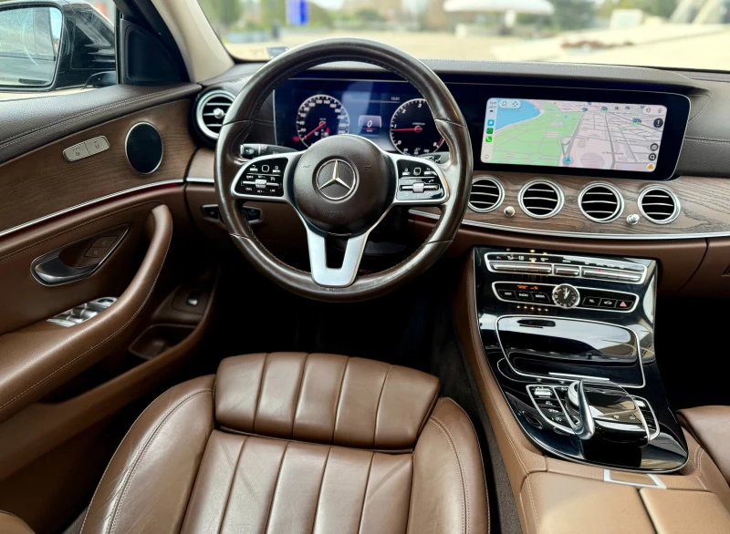 Mercedes-Benz E 220 AMG* 9G-Tronic* 4Matic* MultiBeam* CarPlay* Лизинг, снимка 9 - Автомобили и джипове - 53024903