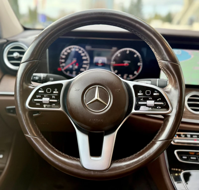 Mercedes-Benz E 220 AMG* 9G-Tronic* 4Matic* MultiBeam* CarPlay* Лизинг, снимка 10 - Автомобили и джипове - 53024903