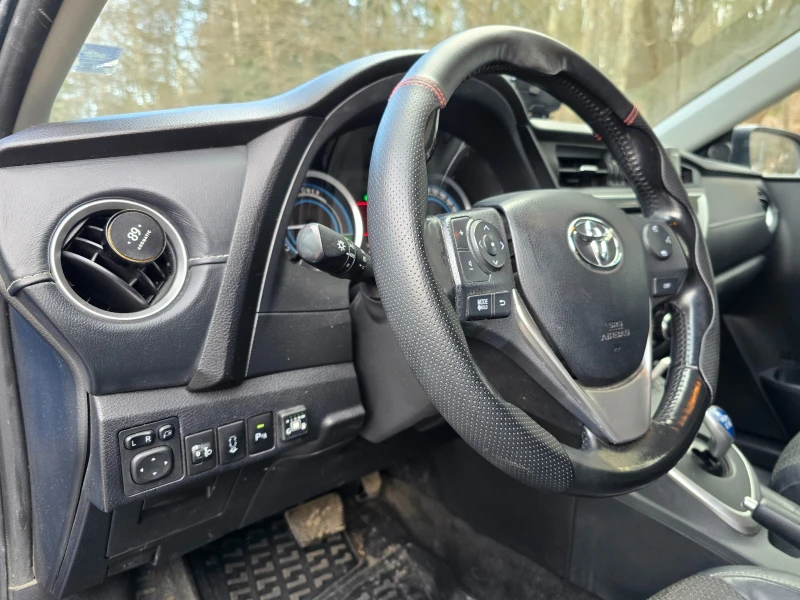 Toyota Auris, снимка 9 - Автомобили и джипове - 53149302