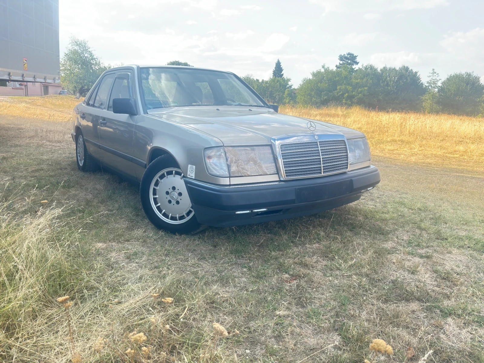 Mercedes-Benz 124  - изображение 5