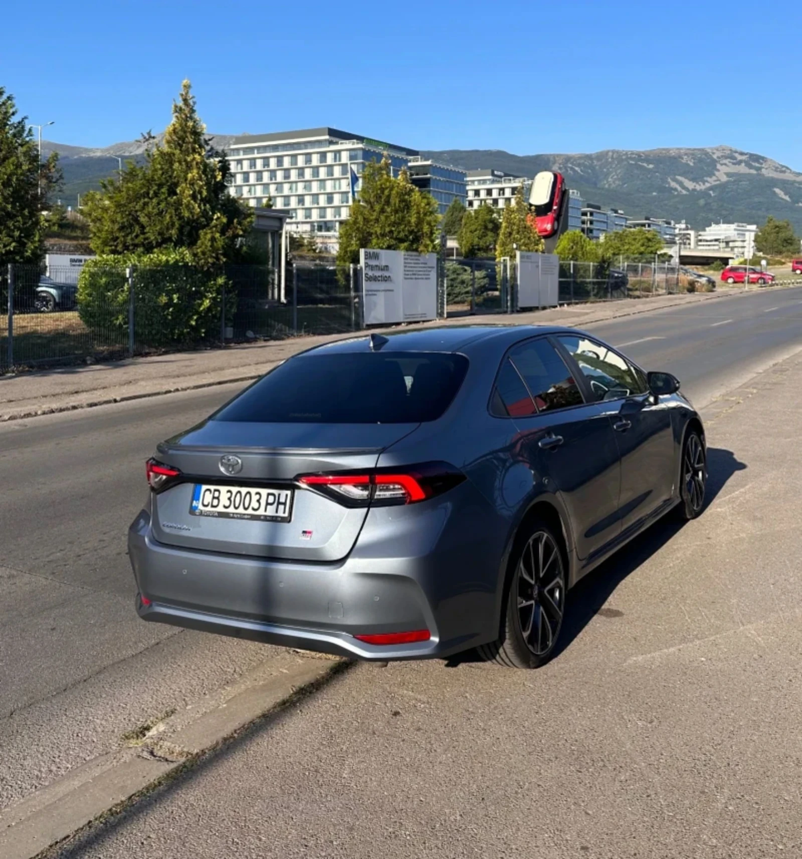 Toyota Corolla 1, 6 i GR SPORT 18-ки джанти 132кс, гаранционна! - изображение 9