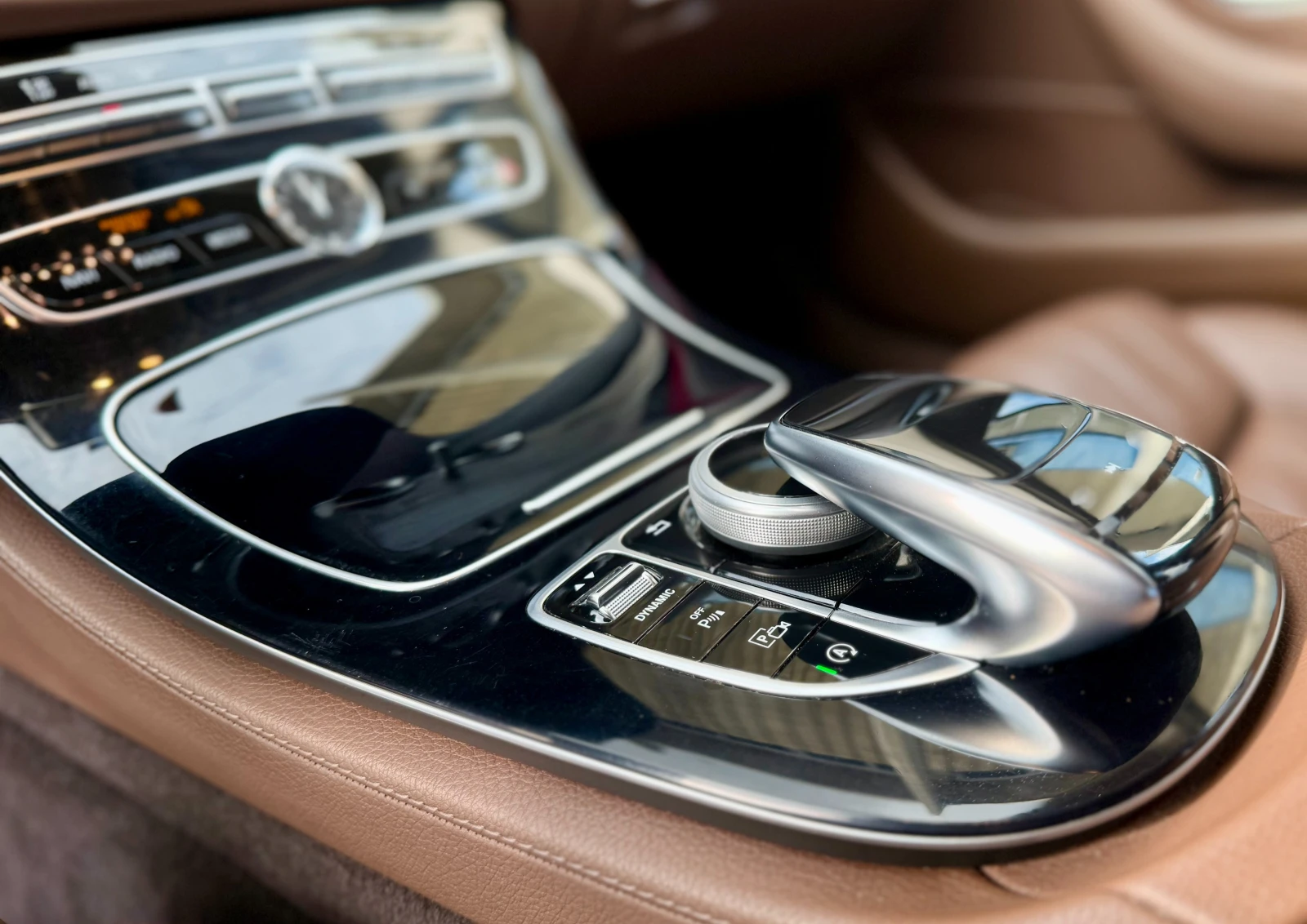 Mercedes-Benz E 220 AMG* 9G-Tronic* 4Matic* MultiBeam* CarPlay* ������ | Mobile.bg � ����������� 12