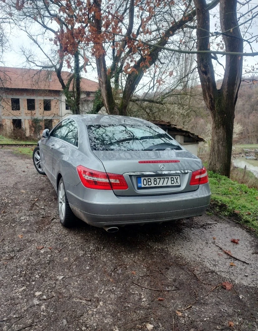 Mercedes-Benz E 220, снимка 2 - Автомобили и джипове - 53873802