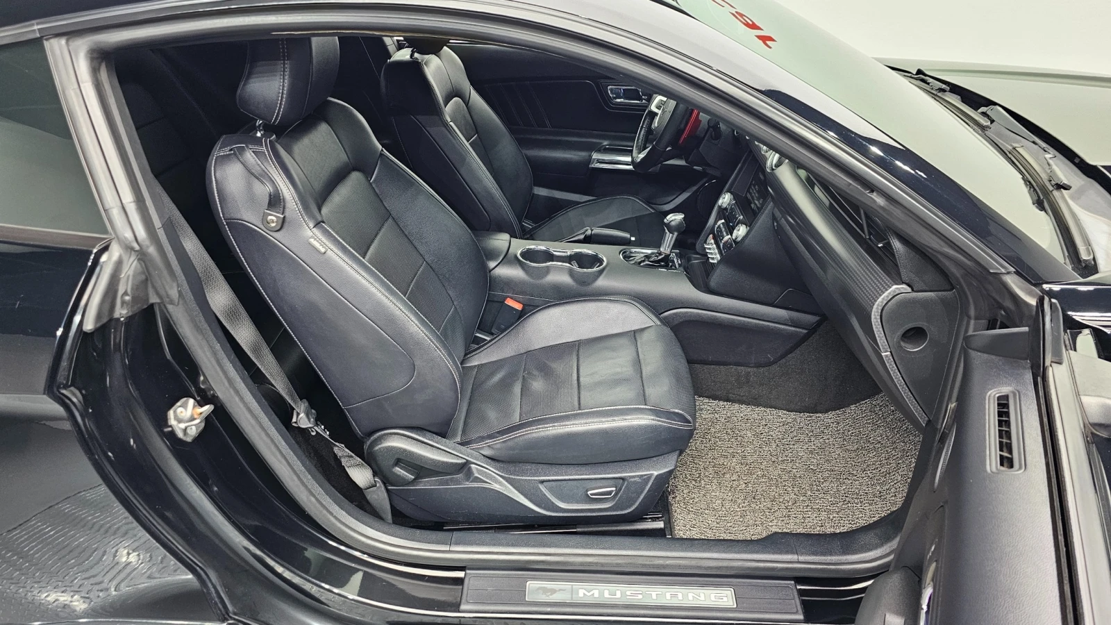 Ford Mustang 2.3 EcoBoost, снимка 10 - Автомобили и джипове - 55135754