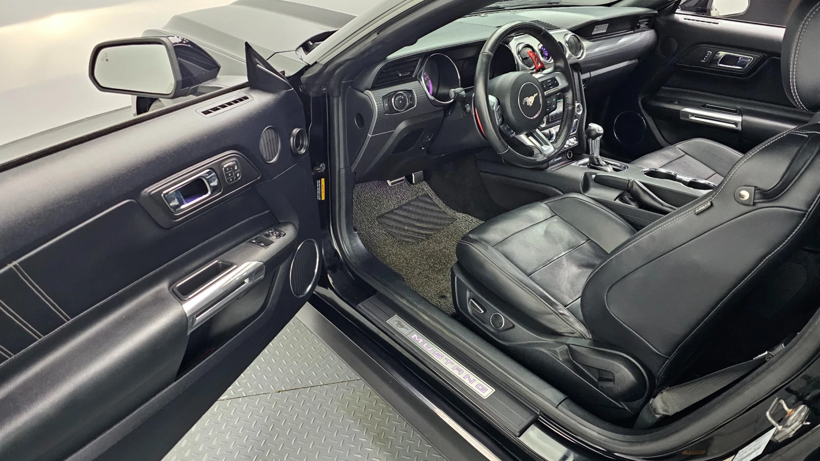 Ford Mustang 2.3 EcoBoost, снимка 9 - Автомобили и джипове - 55135754