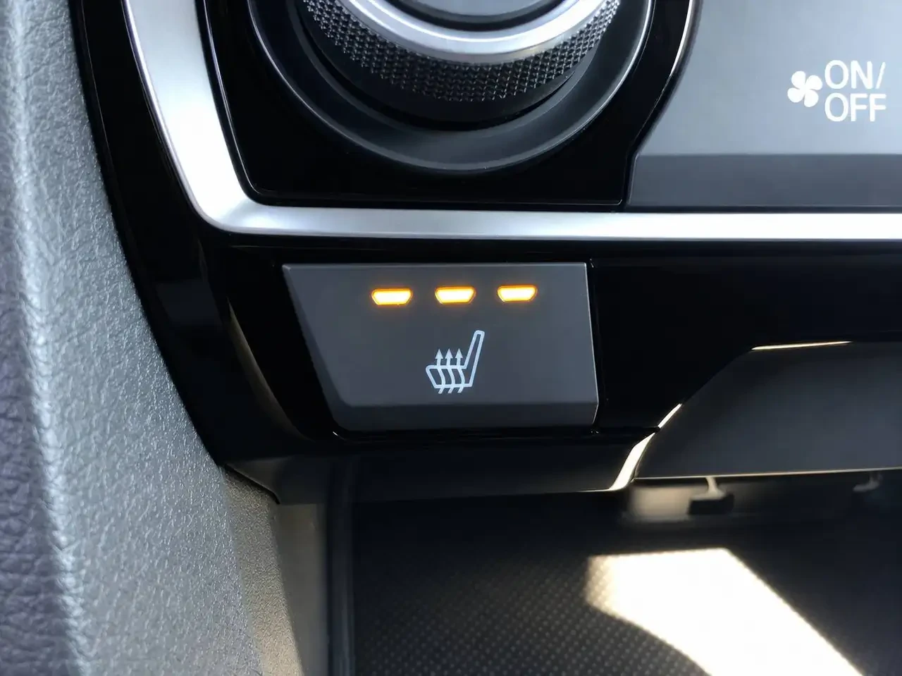 Honda Civic Sport Sedan | Sunroof | SafetyTech | CarPlay |  | Mobile.bg � ����������� 13