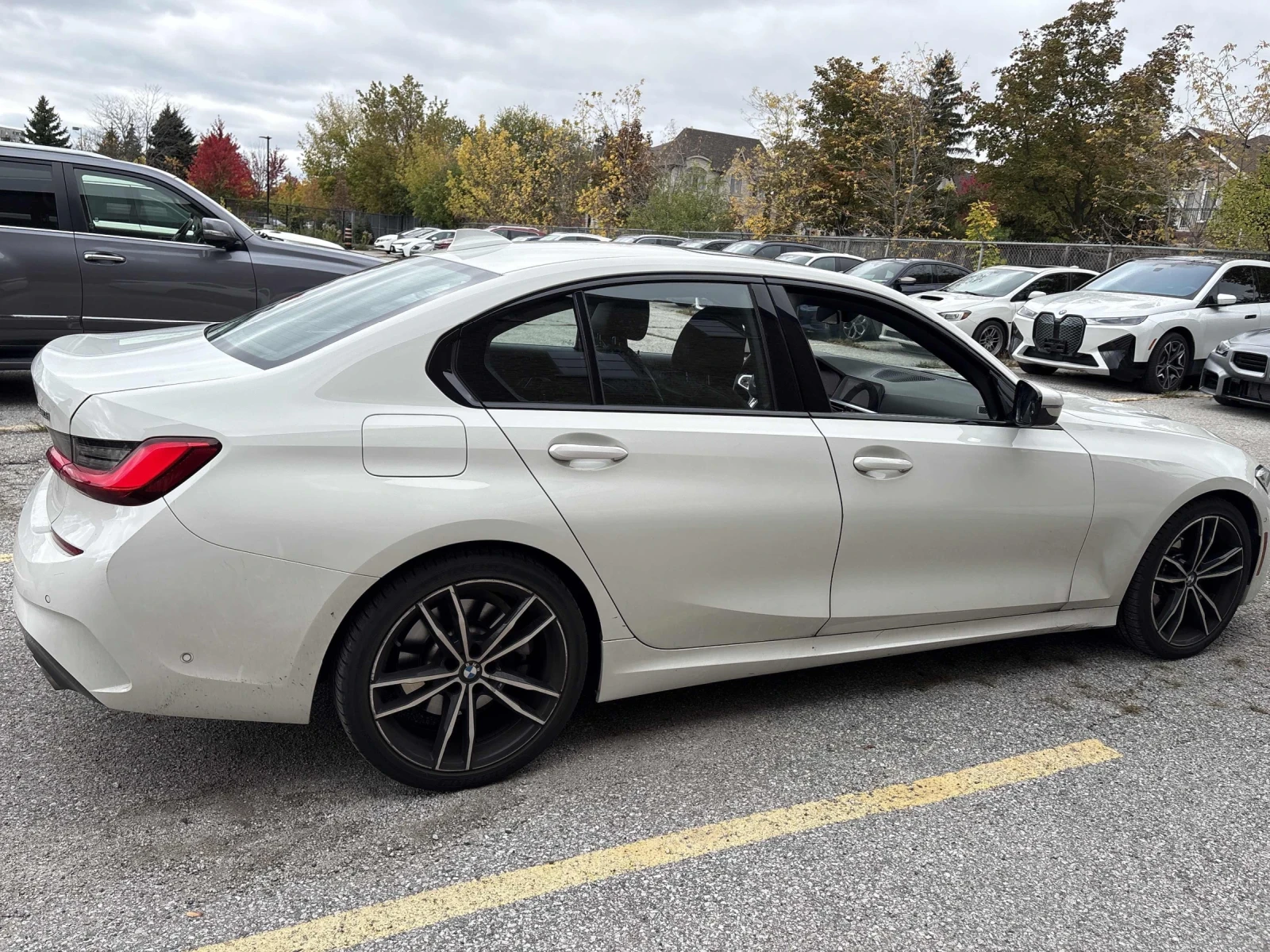 BMW 330 xDrive* HUD* M-pack* Back cam* �������* �������*  | Mobile.bg � ����������� 3