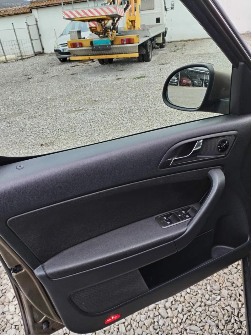 Skoda Yeti 2.0 140 EU5, снимка 11 - Автомобили и джипове - 52434553