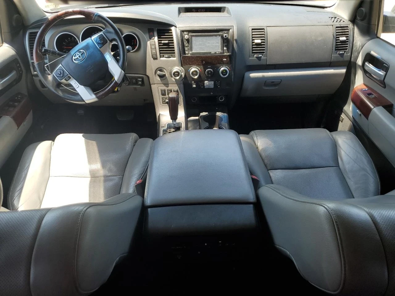Toyota Sequoia  - изображение 7