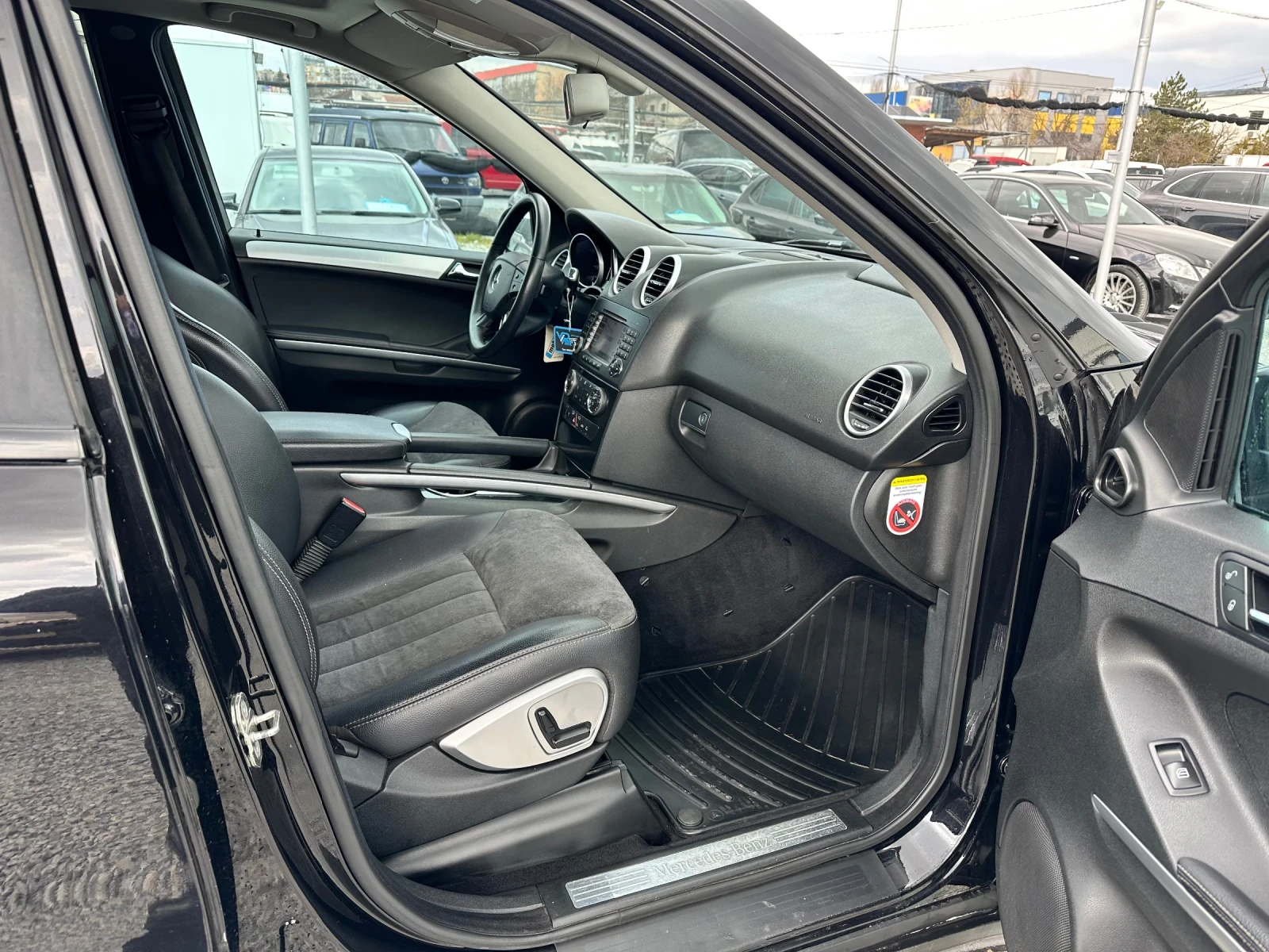 Mercedes-Benz ML 320 3.2 CDI, снимка 10 - Автомобили и джипове - 53902193