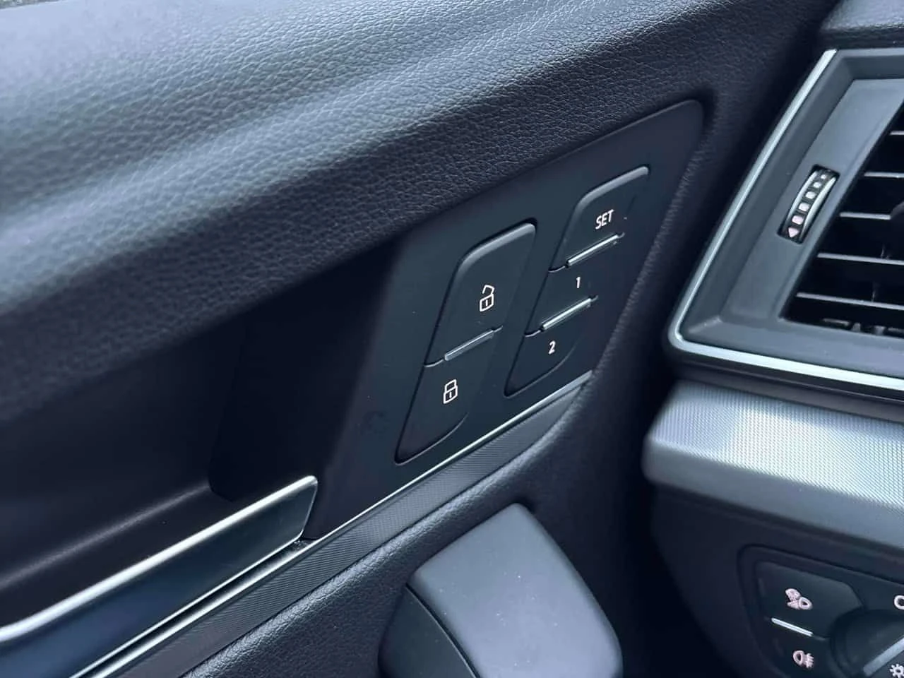 Audi Q5 Progressiv | 2 КЛЮЧА | ПОДГРЕВИ | KEYLESS | CARFAX, снимка 17 - Автомобили и джипове - 53928396