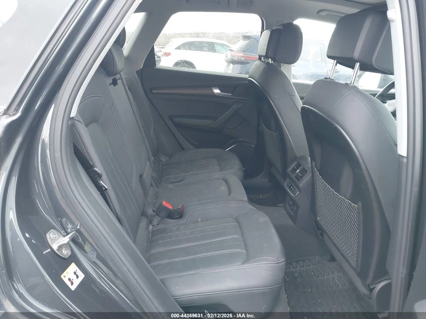 Audi Q5 2.0l Premium 40, снимка 8 - Автомобили и джипове - 54094732