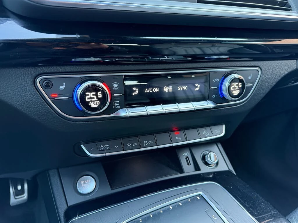 Audi Q5 Titanium* Premium Plus* АвтоКредит* (ЦЕНА ДО БГ), снимка 14 - Автомобили и джипове - 54217273