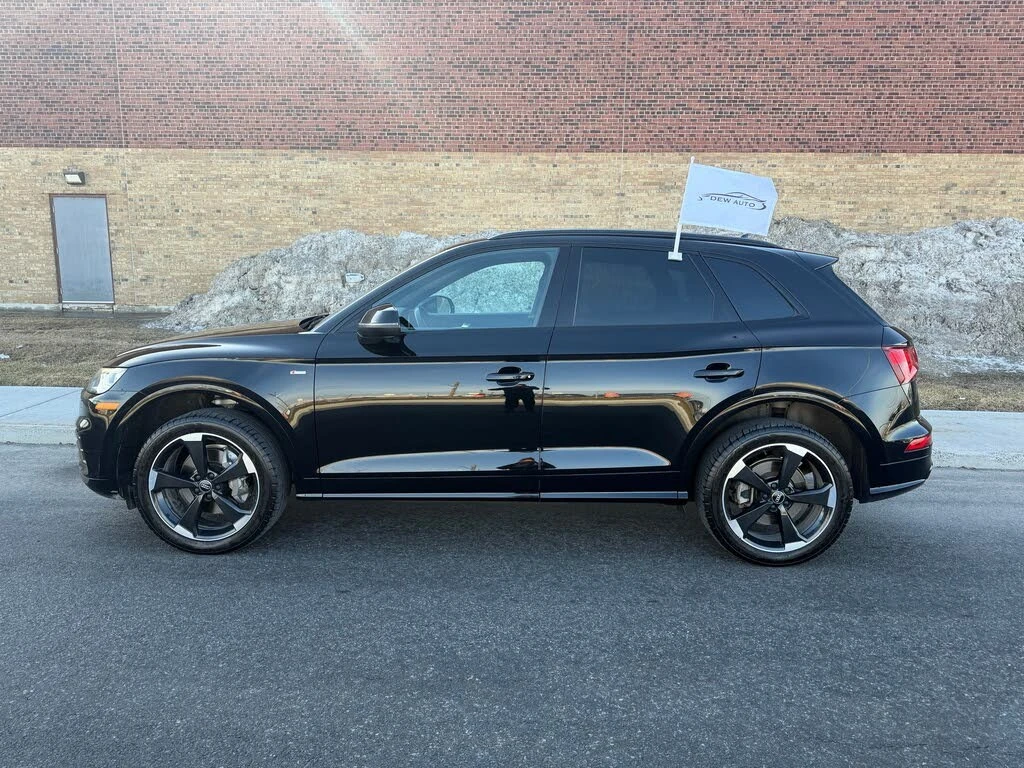 Audi Q5 Titanium* Premium Plus* АвтоКредит* (ЦЕНА ДО БГ), снимка 3 - Автомобили и джипове - 54217273