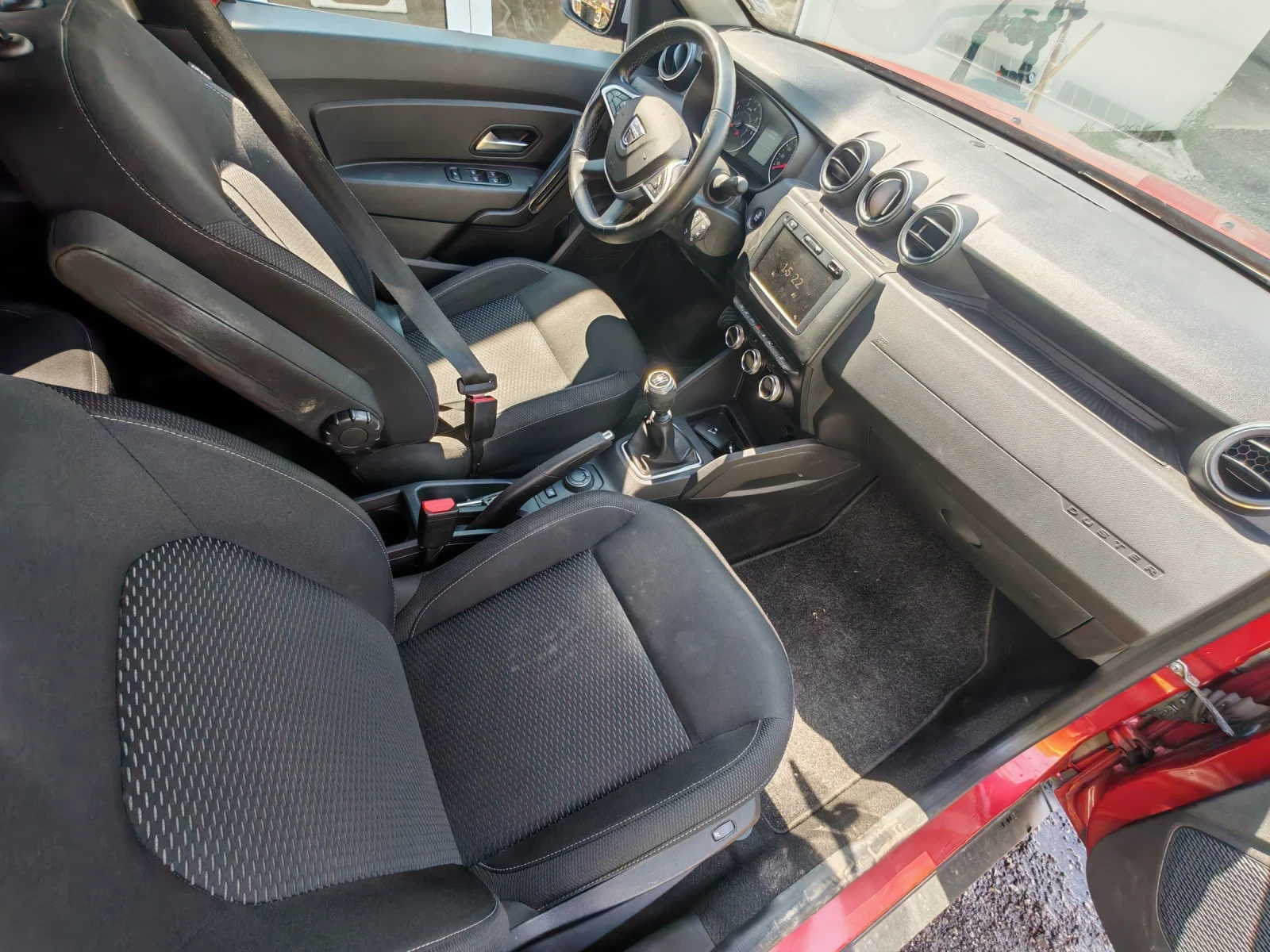 Dacia Duster, снимка 4 - Автомобили и джипове - 54804384