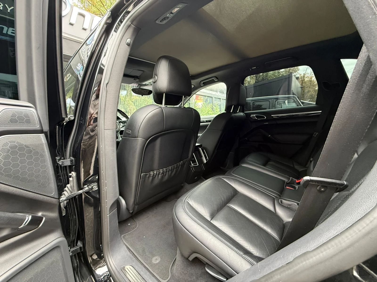 Porsche Cayenne 3.0D, снимка 12 - Автомобили и джипове - 56463520