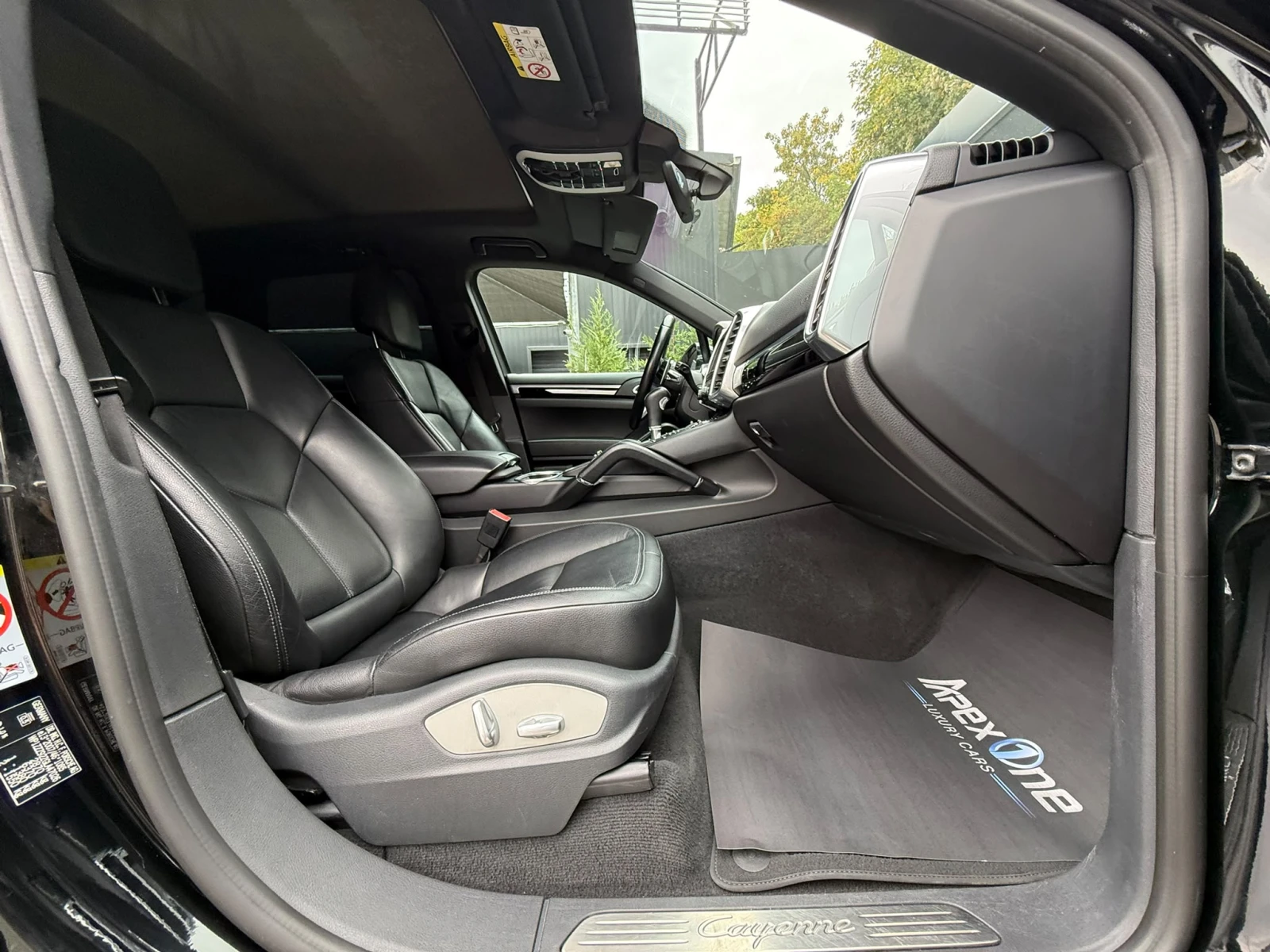 Porsche Cayenne 3.0D, снимка 15 - Автомобили и джипове - 56463520