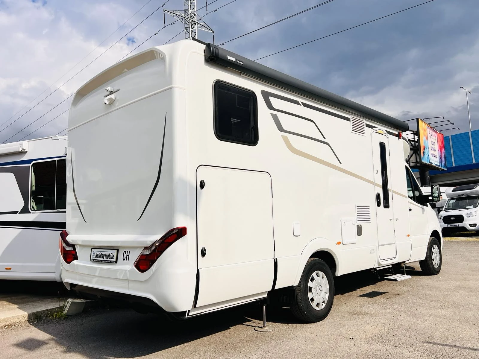 Кемпер HYMER / ERIBA B MC 680 КЛИМАТИК, СОЛАР , ХОДРАВЛИКА, снимка 3 - Каравани и кемпери - 54798586
