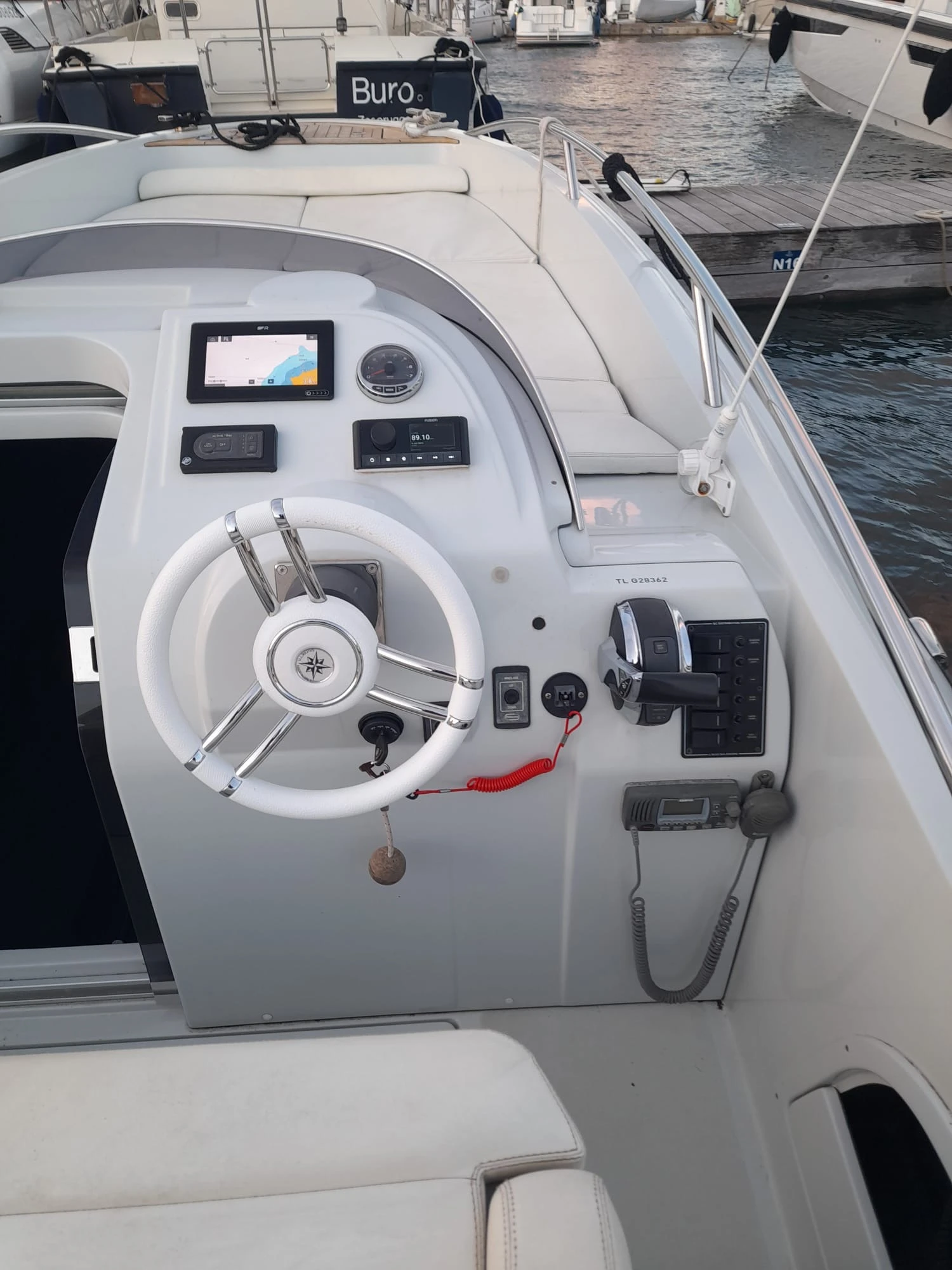 Моторна яхта Cobia Clear Libra Open 750 - изображение 2