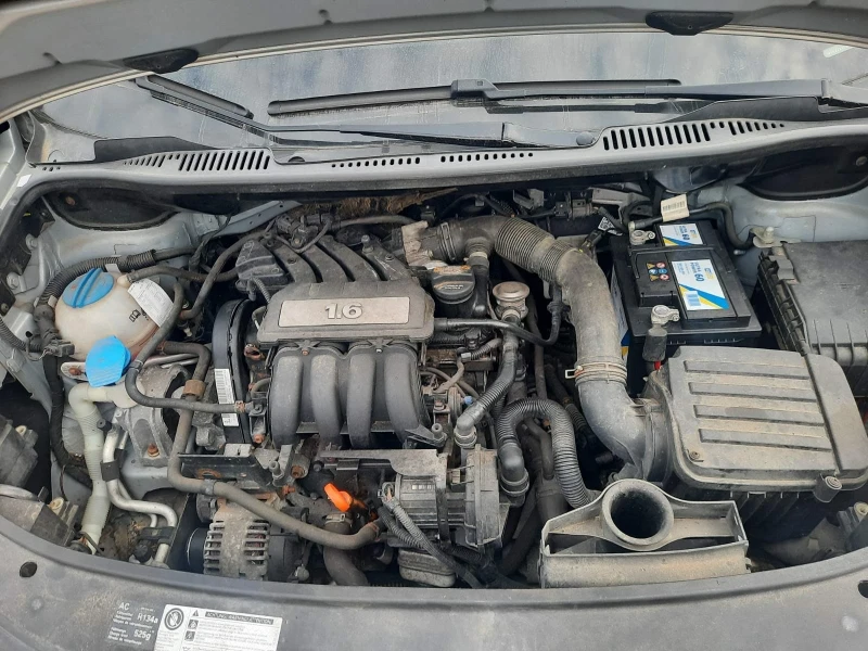 VW Touran 1.6i 102 К.С 7места , снимка 14 - Автомобили и джипове - 48152293