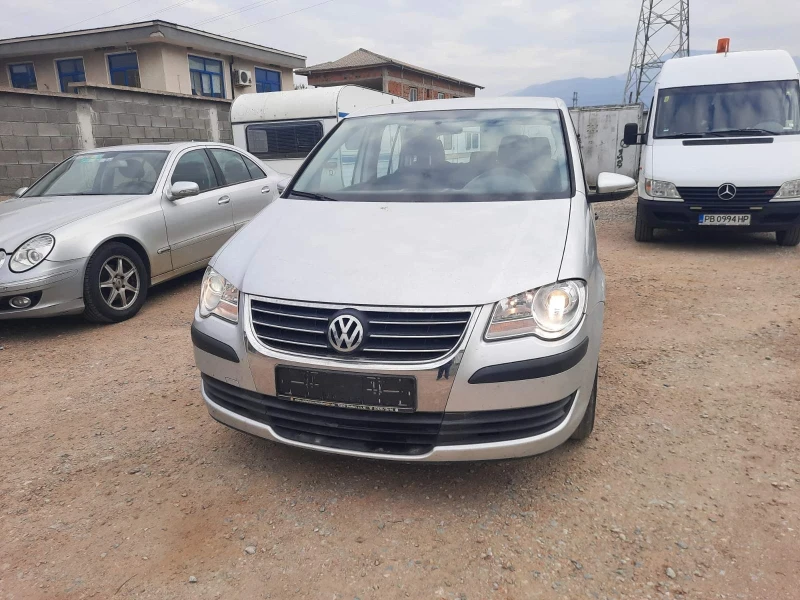 VW Touran 1.6i 102 К.С 7места , снимка 1 - Автомобили и джипове - 48152293