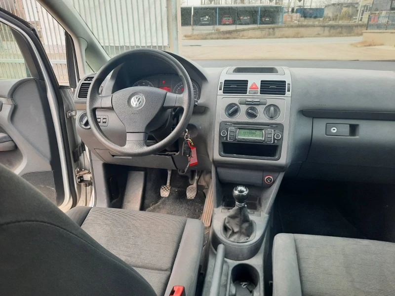 VW Touran 1.6i 102 К.С 7места , снимка 9 - Автомобили и джипове - 48152293