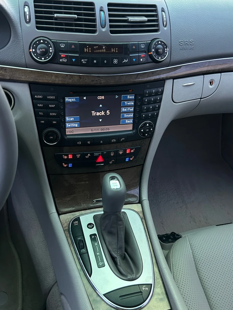 Mercedes-Benz E 270 РЕДОВИ МОТОР ВСИЧКИ ЕКСТРИ! , снимка 13 - Автомобили и джипове - 52593197