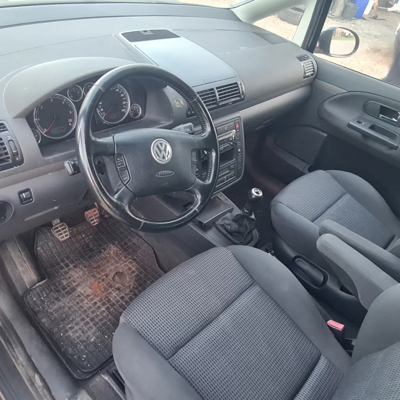 VW Sharan 1.9TDI, снимка 9 - Автомобили и джипове - 53057692