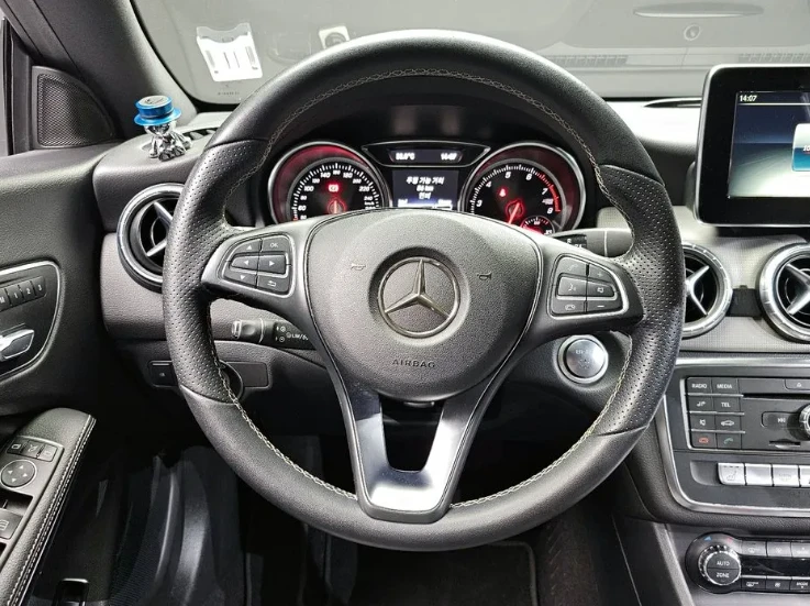 Mercedes-Benz CLA 250 2.5 4MATIC - изображение 10