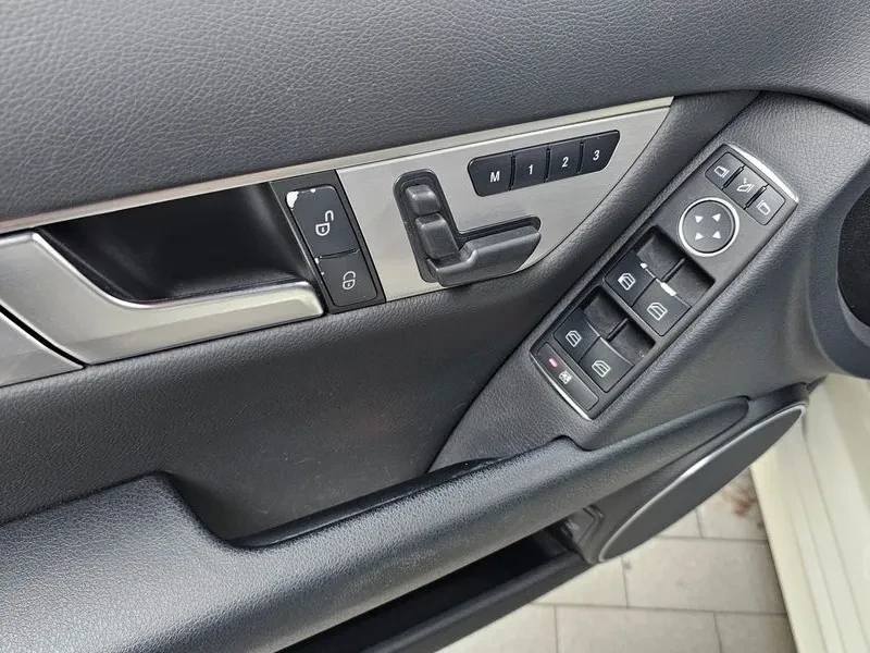 Mercedes-Benz C 200 Cgi Avant Garde, снимка 14 - Автомобили и джипове - 55750463