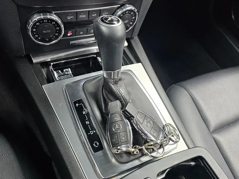 Mercedes-Benz C 200 Cgi Avant Garde, снимка 9 - Автомобили и джипове - 55750463