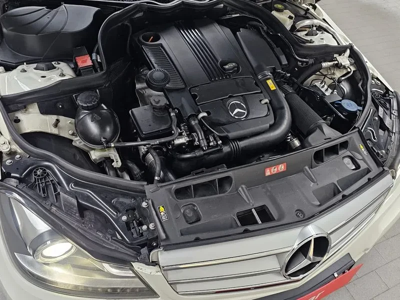 Mercedes-Benz C 200 Cgi Avant Garde, снимка 6 - Автомобили и джипове - 55750463