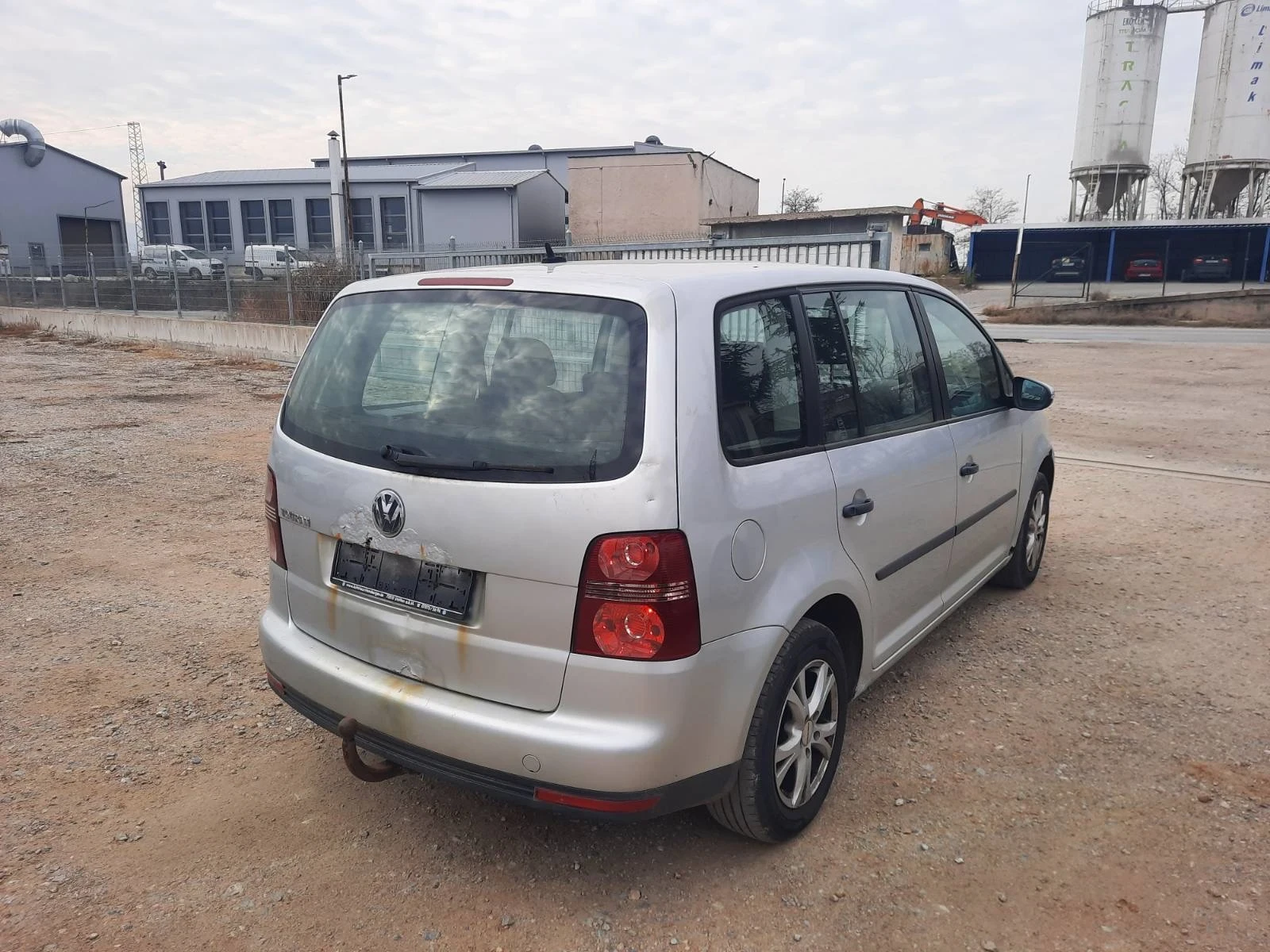 VW Touran 1.6i 102 К.С 7места  - изображение 5