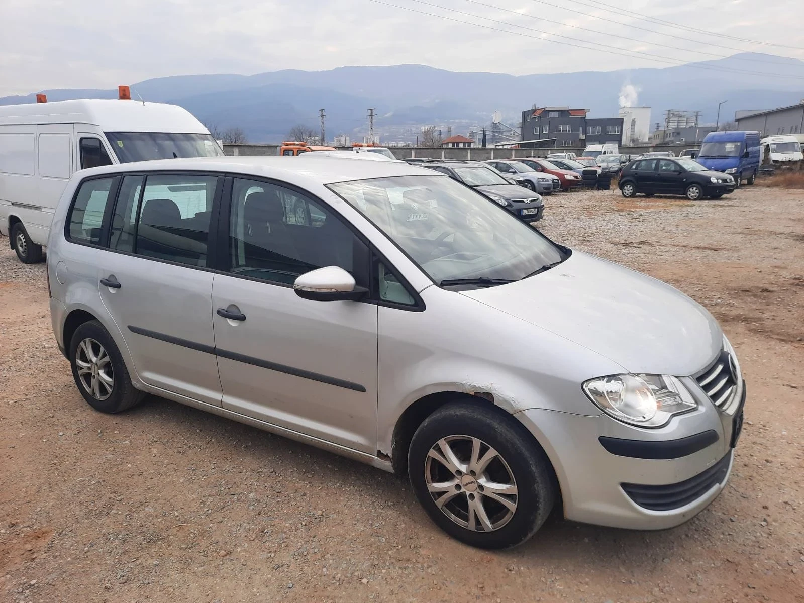 VW Touran 1.6i 102 К.С 7места  - изображение 6