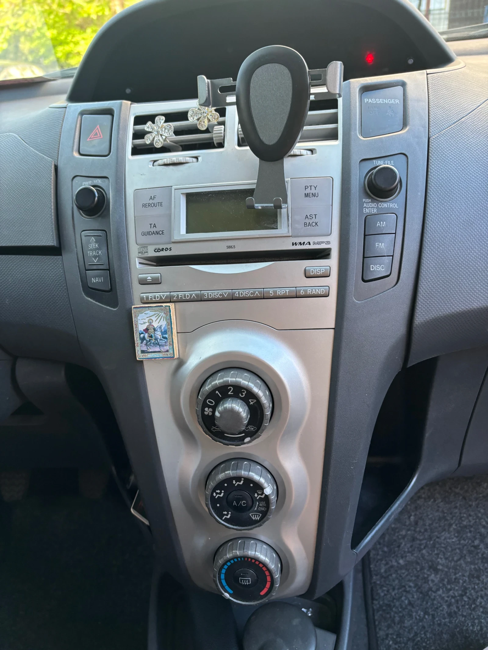 Toyota Yaris  - изображение 10
