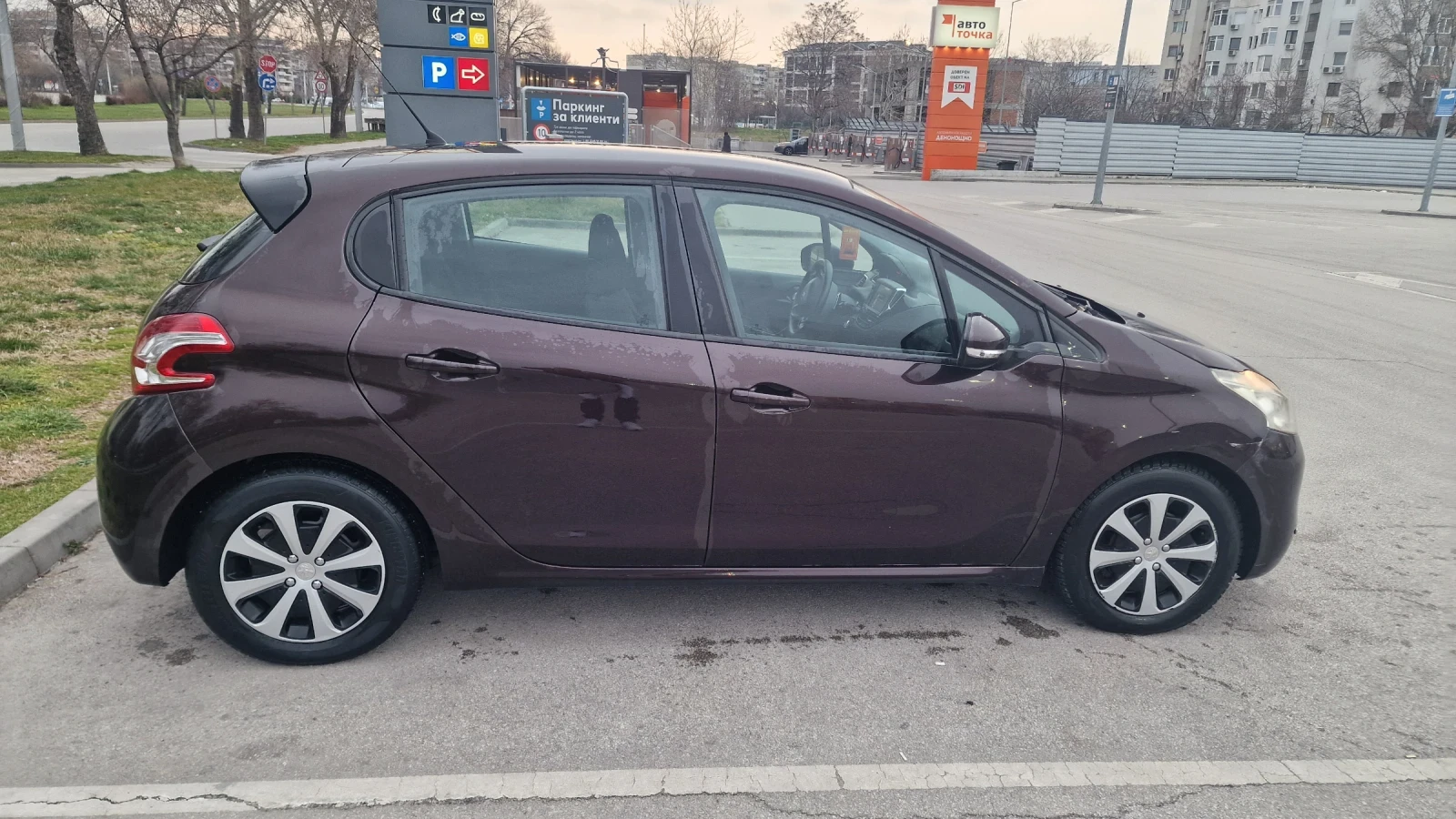 Peugeot 208, снимка 2 - Автомобили и джипове - 54431864