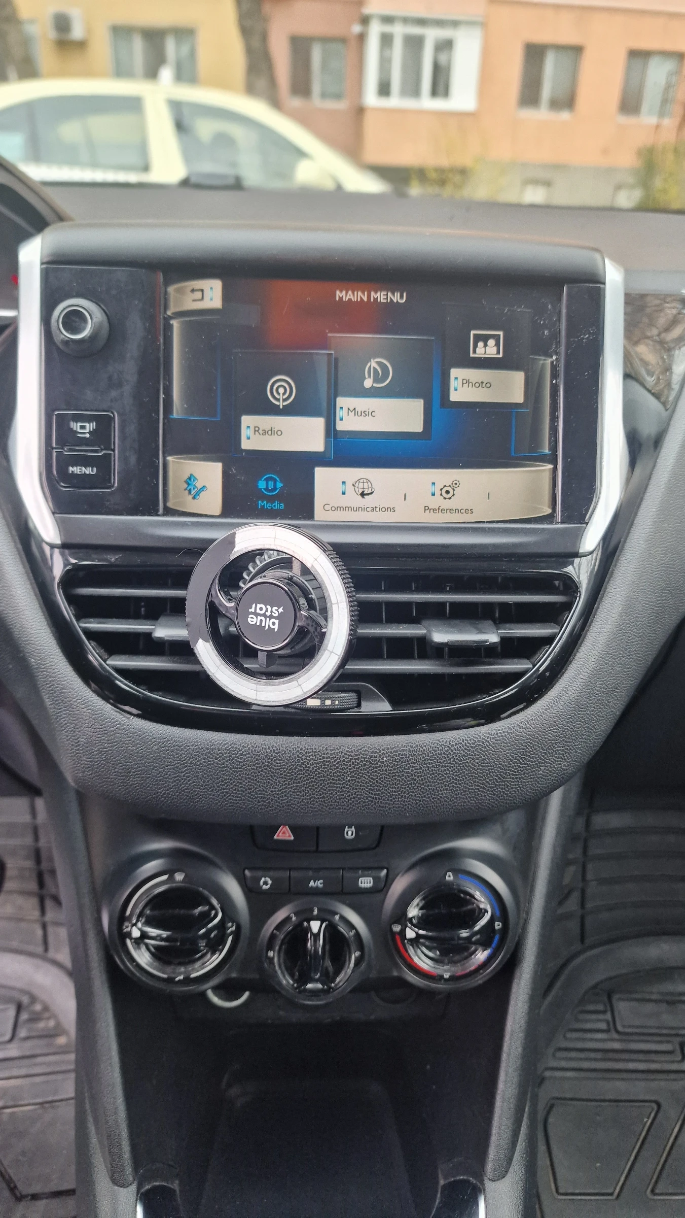 Peugeot 208, снимка 9 - Автомобили и джипове - 54431864
