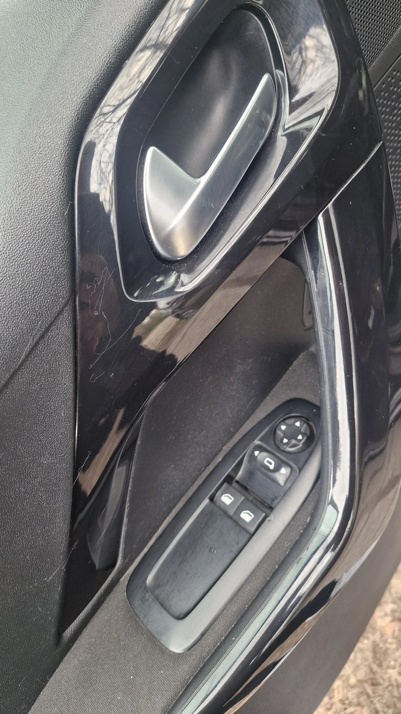Peugeot 208, снимка 14 - Автомобили и джипове - 54431864