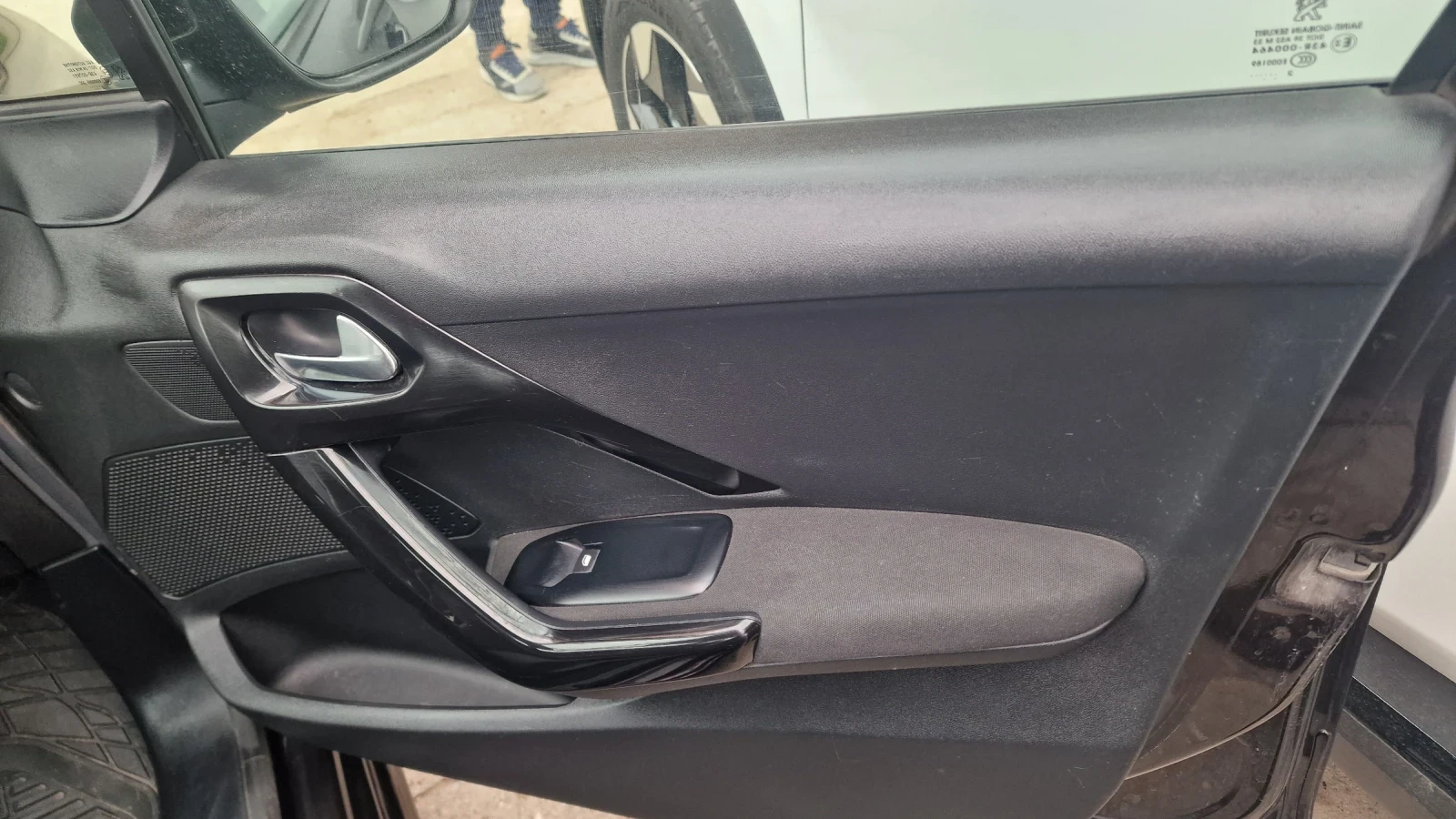 Peugeot 208, снимка 15 - Автомобили и джипове - 54431864