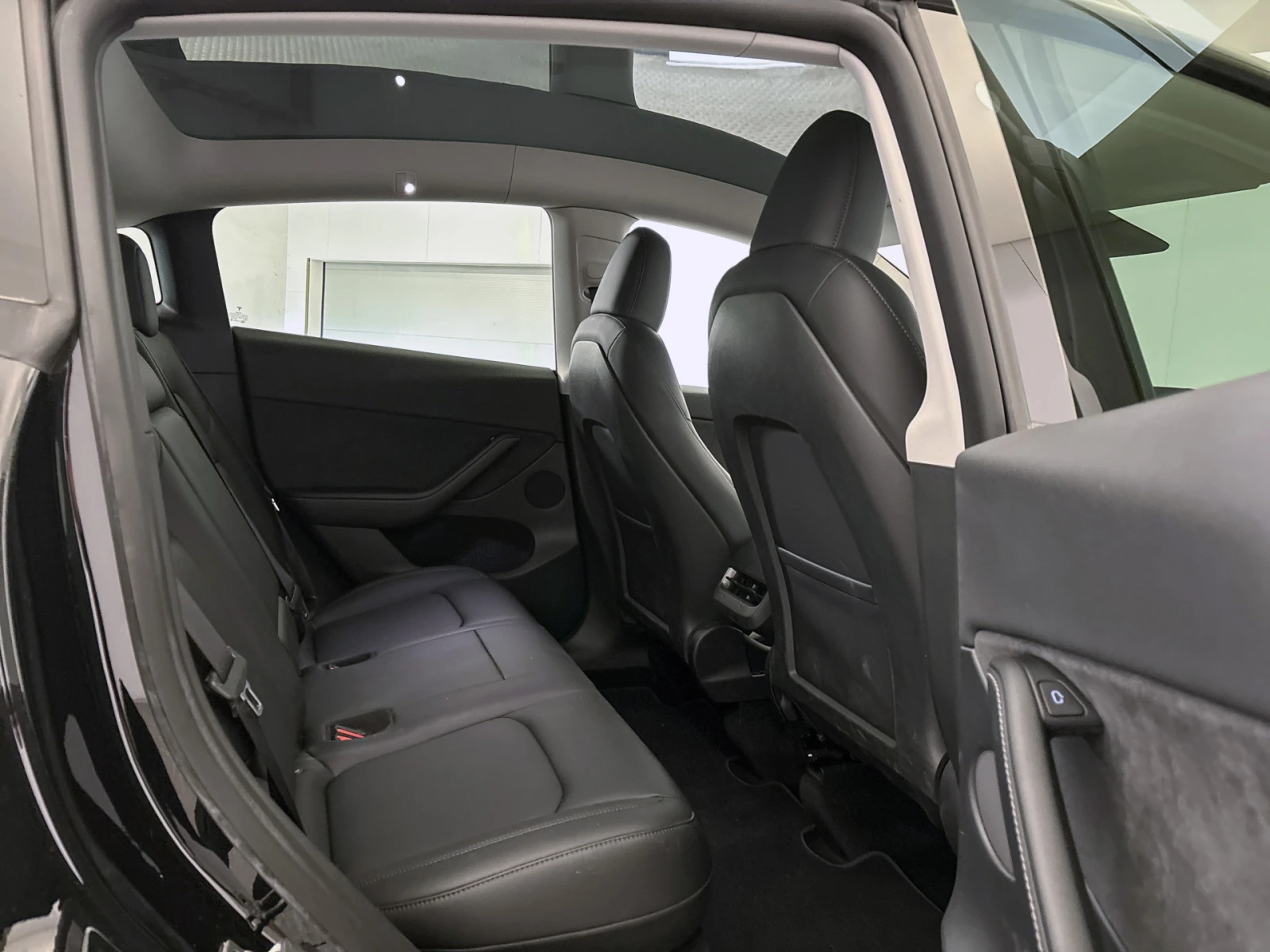 Tesla Model Y Long Range Dual Motor  46650 KM, снимка 12 - Автомобили и джипове - 55630602