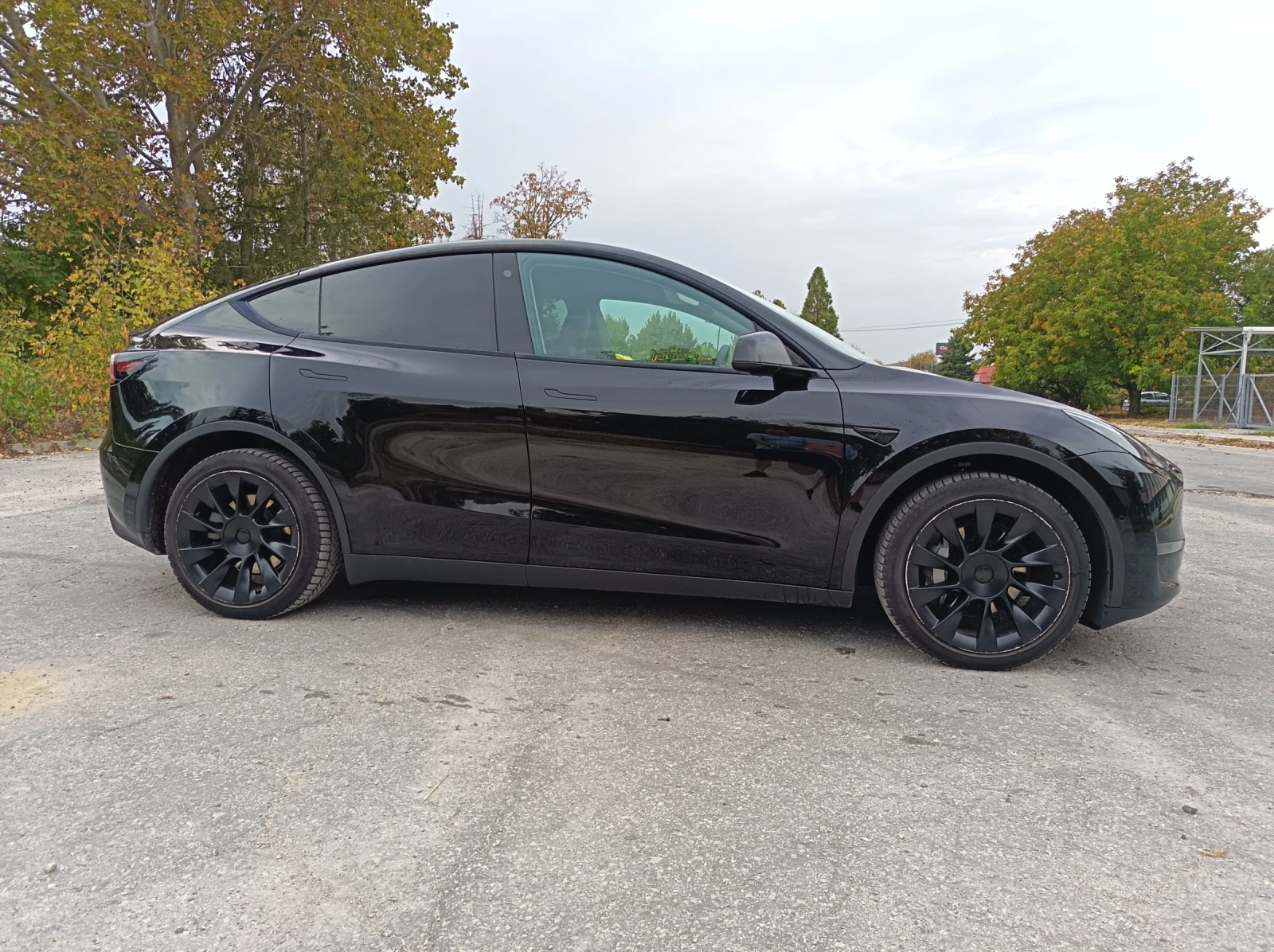 Tesla Model Y Long Range Dual Motor  46650 KM, снимка 11 - Автомобили и джипове - 56548816