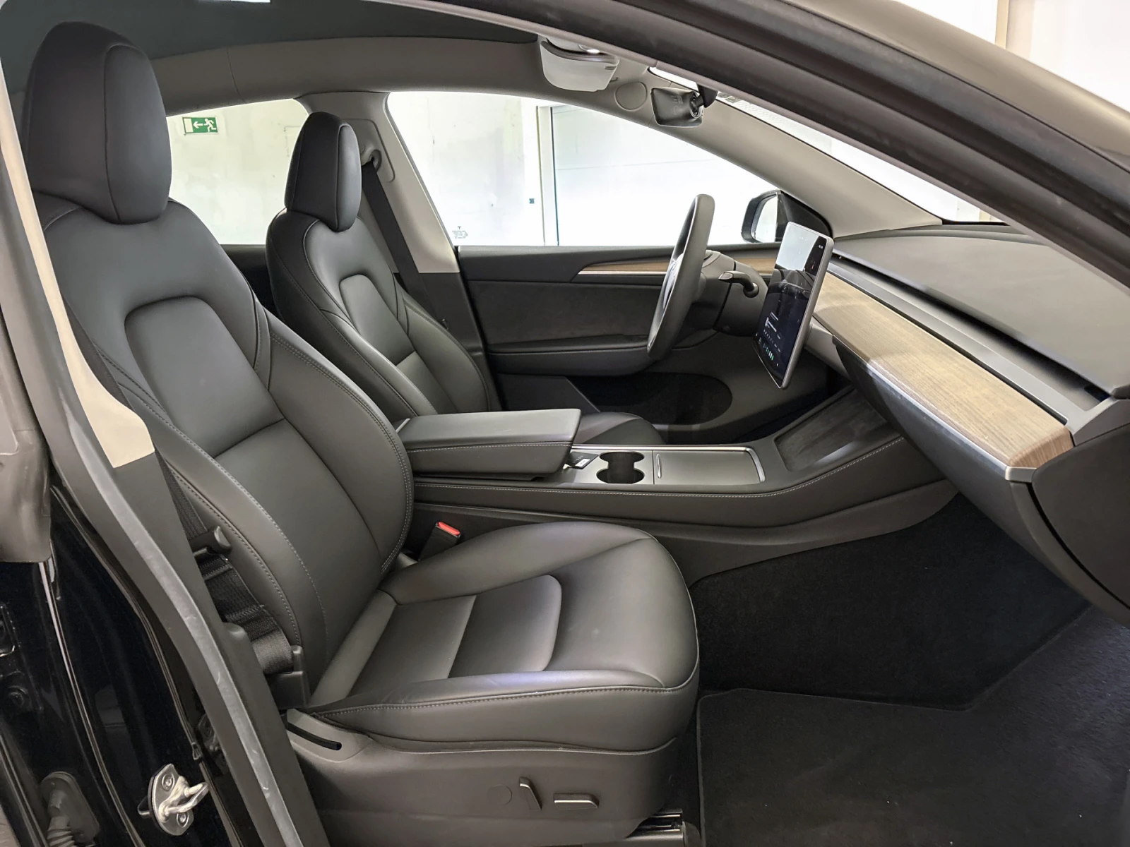 Tesla Model Y Long Range Dual Motor  46650 KM, снимка 10 - Автомобили и джипове - 55630602