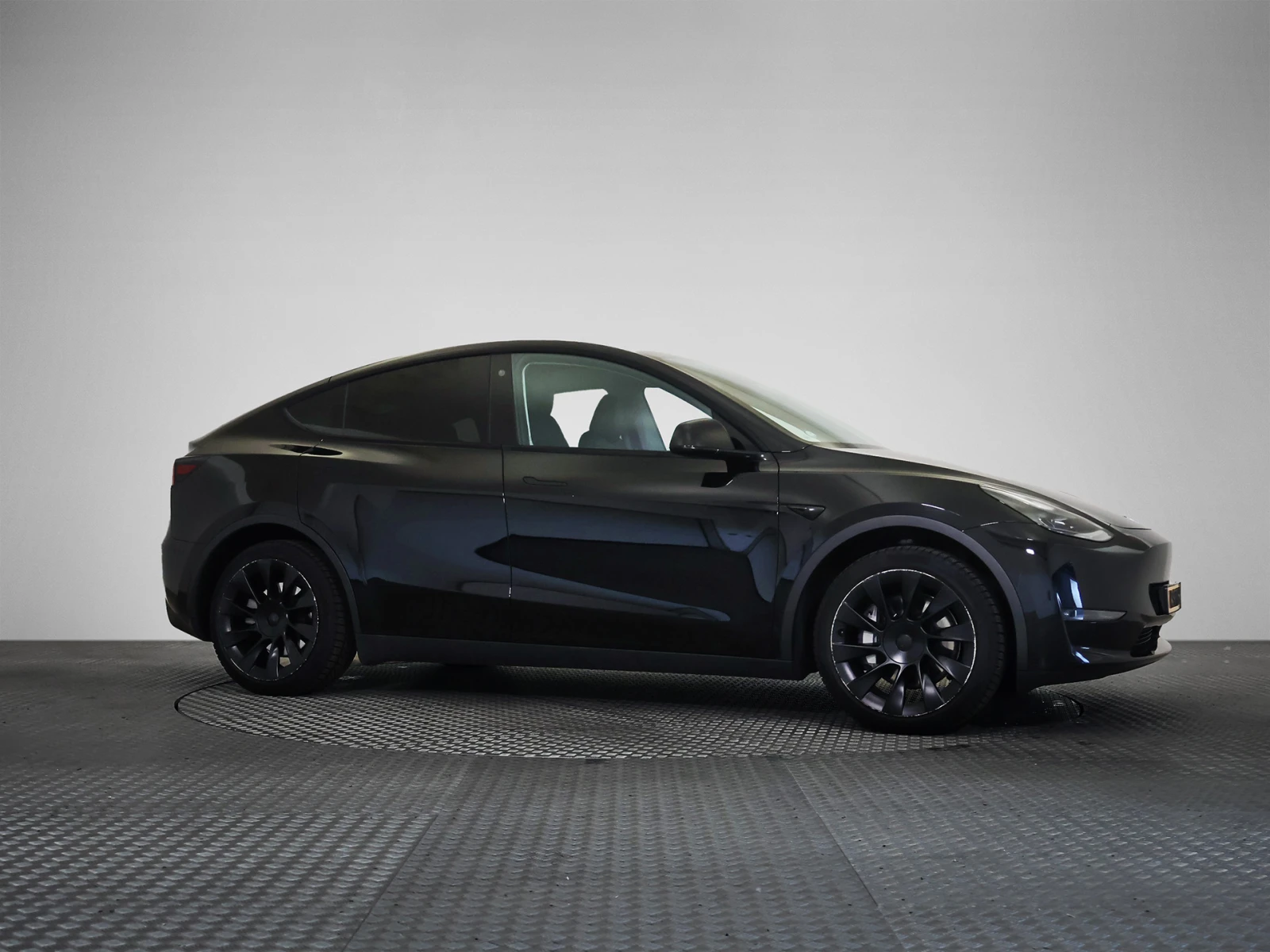 Tesla Model Y Long Range Dual Motor  46650 KM, снимка 4 - Автомобили и джипове - 55630602